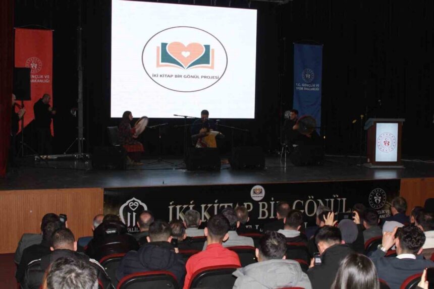 Siirt’te Gençlik ve Spor Bakanlığı’nın desteğiyle “İki Kitap Bir Gönül Projesi” tanıtıldı. Siirt’te Gençlik ve Spor Bakanlığı’nın desteğiyle “İki Kitap Bir Gönül Projesi” tanıtıldı.