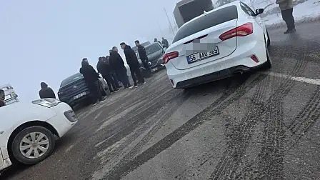 Kurtalan’da İki Otomobilin Çarpıştığı Trafik Kazasında 2 Kişi Yaralandı Kurtalan’da İki Otomobilin Çarpıştığı Trafik Kazasında 2 Kişi Yaralandı