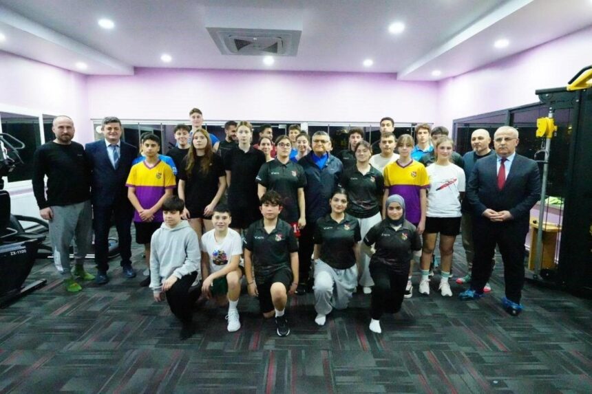 Sinop’ta Gençlik ve Spor Bakanlığı tarafından 35 milyon TL bütçeyle yenilenen Yelken Tesisi gençlerin kullanımına açıldı. Sinop’ta Gençlik ve Spor Bakanlığı tarafından 35 milyon TL bütçeyle yenilenen Yelken Tesisi gençlerin kullanımına açıldı.