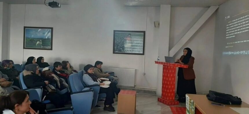 Sinop Tarım ve Orman Müdürlüğü, eğitim kurumlarının gıda işletmelerine gıda güvenliği eğitimi düzenledi. Sinop Tarım ve Orman Müdürlüğü, eğitim kurumlarının gıda işletmelerine gıda güvenliği eğitimi düzenledi.