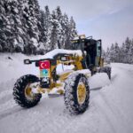 Sinop’ta etkili kar yağışına rağmen, İl Özel İdaresi ekipleri 298 köyde yoğun mesai yaptı.