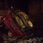 Erfelek’te otomobilin takla atması sonucu sürücü hayatını kaybetti. Olayla ilgili soruşturma sürüyor.