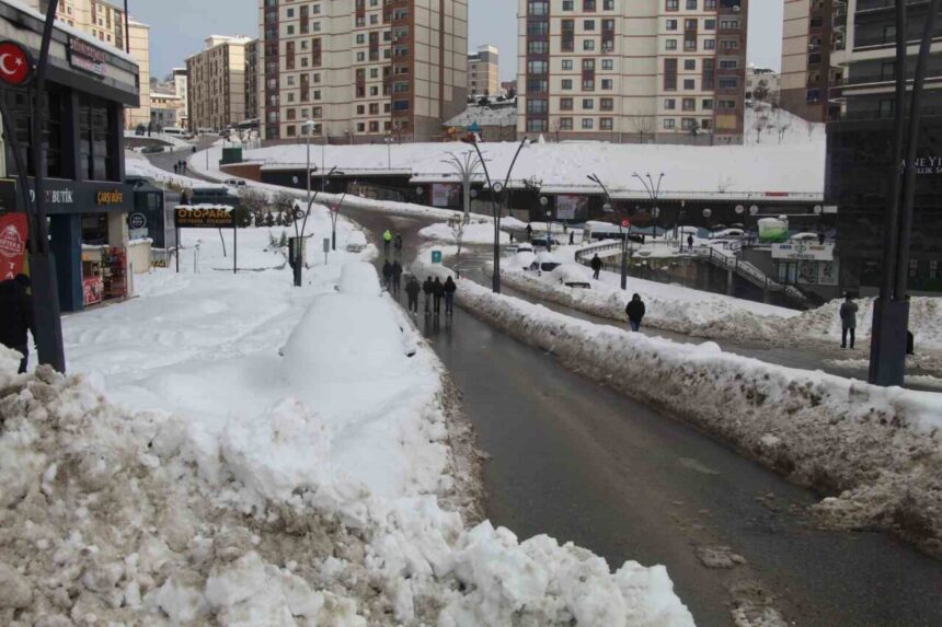 Şırnak’ta Kar Yağışı Nedeniyle Temizlik Çalışmaları Yapılacak, Sürücüler Uyarıldı