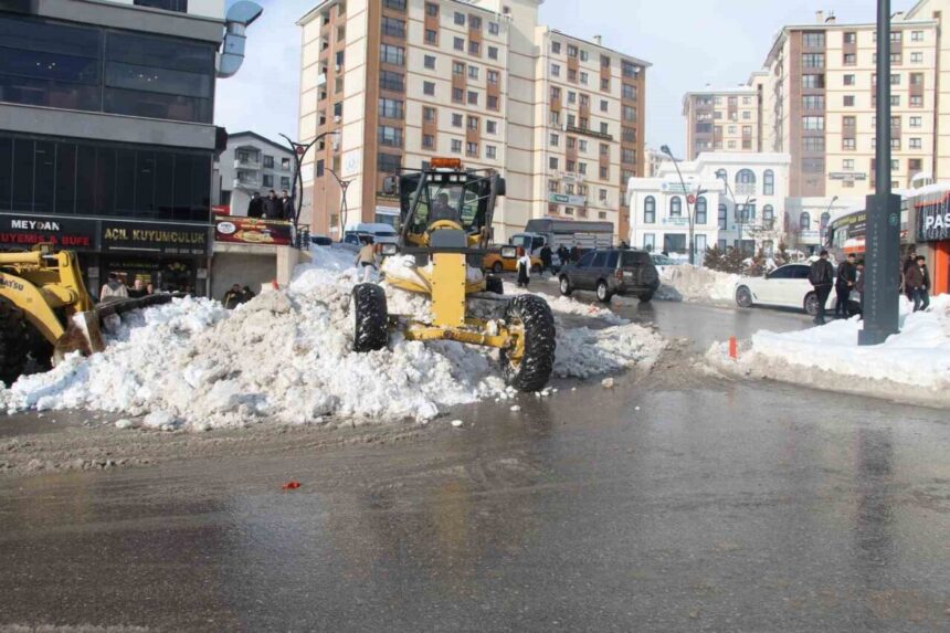 Şırnak’ta 5 gün süren yoğun kar yağışı, koordineli çalışmalarla kriz oluşturulmadan yönetildi.