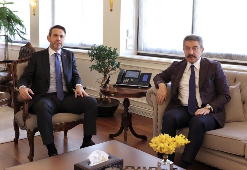 Şırnak Milletvekili Tatar, Enerji Bakanı Bayraktar ile kentin enerji altyapısını görüştü. Şırnak Milletvekili Tatar, Enerji Bakanı Bayraktar ile kentin enerji altyapısını görüştü.