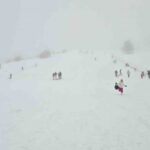 Keltepe Kayak Merkezi, 2 metre kar kalınlığı ile yoğun ilgi görüyor, kaza sonucu bir genç kız yaralandı.