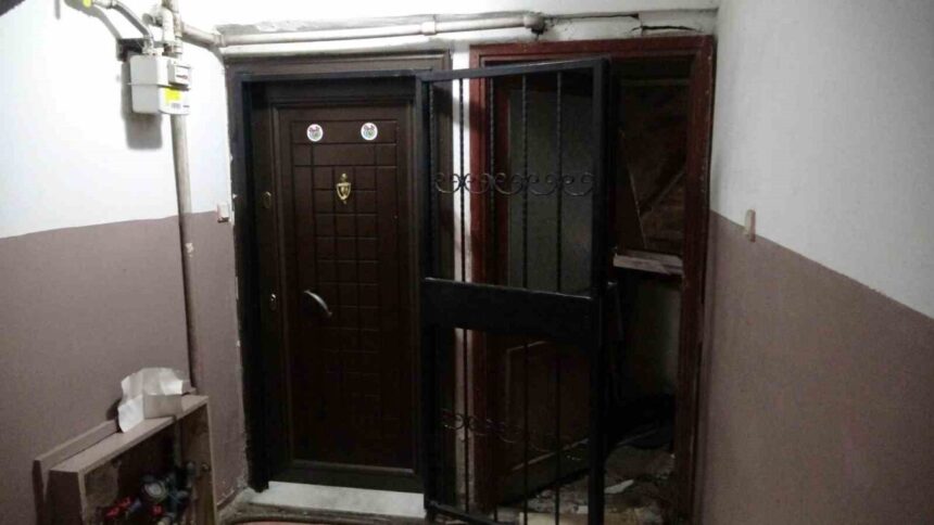 Şişli’de çöp konteynerinde uzuvları kesilmiş bulunan Özbekistan vatandaşı kadının cinayeti aydınlatıldı. Şişli’de çöp konteynerinde uzuvları kesilmiş bulunan Özbekistan vatandaşı kadının cinayeti aydınlatıldı.