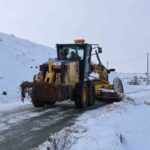 Sivas’ta kar yağışı nedeniyle 637 yerleşim yerinin yolu kapandı, ekipler yeniden ulaşıma açmak için çalışıyor.