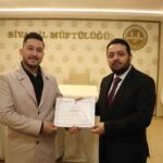 Sivas’ta din görevlilerine yönelik düzenlenen Talim Tashih-i Huruf derslerinde başarı belgeleri verildi.