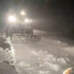 Sivas’ta gece saatlerinde etkili olan kar ve tipi, ulaşımı olumsuz etkiledi.