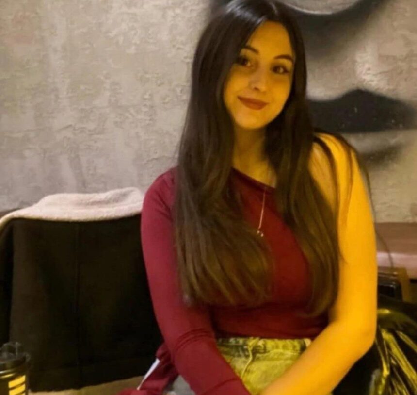 Malatya’da sosyal medya tartışması sonucu 19 yaşındaki genç kız bıçaklanarak yaşamını yitirdi.