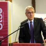 Sivas Ticaret ve Sanayi Odası Başkanı Zeki Özdemir, meclis toplantısında mesleki eğitimin önemini vurguladı.