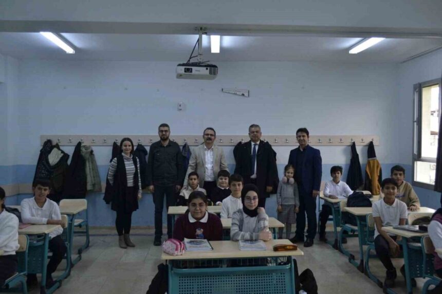 Sultanhisar Kaymakamı Ali Ekber Ateş, iki okuldaki eğitim faaliyetlerini yerinde inceledi.