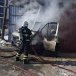 Suluova’da Park Halindeki Kamyonet Alev Alev Yandı, Kullanılamaz Hale Geldi