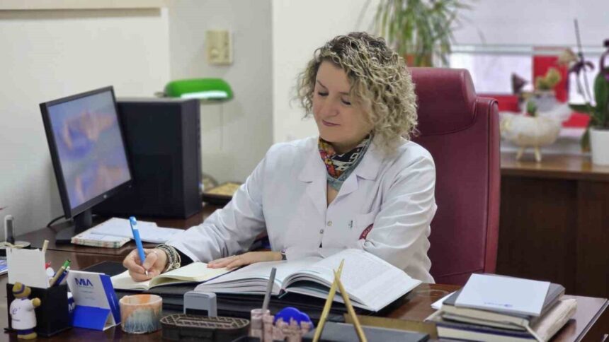 BEÜN Öğretim Üyesi Demirel, su tüketiminin beyin sağlığına etkilerini vurguladı. BEÜN Öğretim Üyesi Demirel, su tüketiminin beyin sağlığına etkilerini vurguladı.