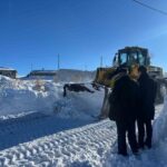 Susuz’da kar yağışı sonrası ulaşım aksaklıklarını önlemek için karla mücadele çalışmaları sürüyor.