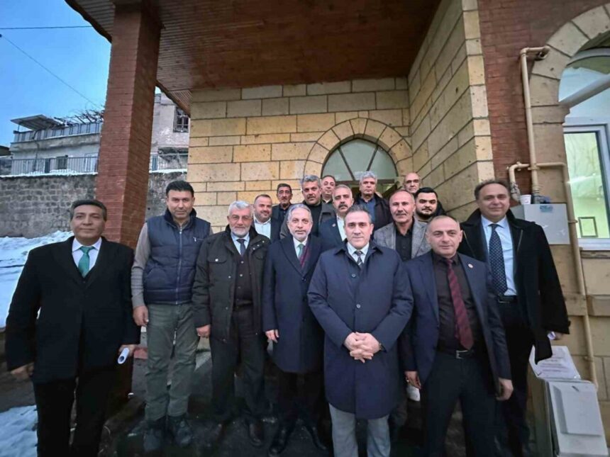 Talas Belediyesi, muhtar buluşmalarını Reşadiye Mahallesi Muhtarı Mustafa Öztürk’ün ev sahipliğinde gerçekleştirdi. Talas Belediyesi, muhtar buluşmalarını Reşadiye Mahallesi Muhtarı Mustafa Öztürk’ün ev sahipliğinde gerçekleştirdi.