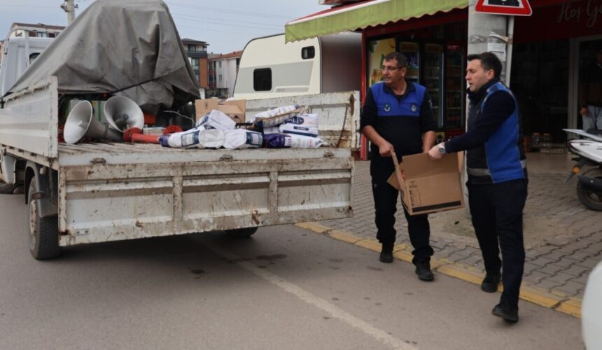 Kartepe’de marketlerdeki denetimlerde son kullanma tarihi geçmiş ürünler toplamaya alındı.