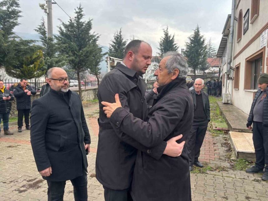 Mudurnu’da 100 yaşındaki fotoğrafçı Abdullah Çetin, tedavi gördüğü hastanede vefat etti. Mudurnu’da 100 yaşındaki fotoğrafçı Abdullah Çetin, tedavi gördüğü hastanede vefat etti.