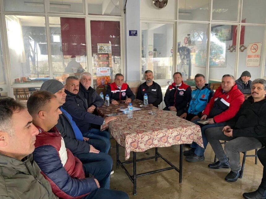 Söke’deki sel sonrası Aydın Tarım ve Orman Müdürlüğü ekipleri incelemelerde bulundu. Söke’deki sel sonrası Aydın Tarım ve Orman Müdürlüğü ekipleri incelemelerde bulundu.