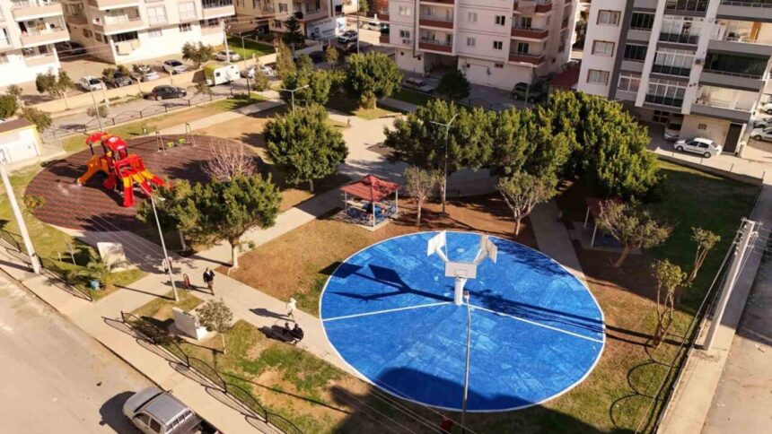 Tarsus Belediyesi, mahallelerdeki parkları modern ve güvenli hale getiriyor. Tarsus Belediyesi, mahallelerdeki parkları modern ve güvenli hale getiriyor.
