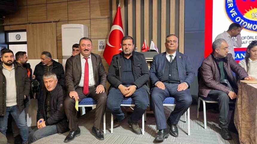 Tatvan Şoförler ve Otomobilciler Esnaf Odası’nın genel kurulunda İkram Baran, başkanlığa yeniden seçildi. Tatvan Şoförler ve Otomobilciler Esnaf Odası’nın genel kurulunda İkram Baran, başkanlığa yeniden seçildi.