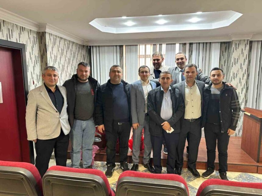 Tavşanlı Esnaf Odası Genel Kurulu’nda Ramazan Kocagöz, mevcut başkan Bilal Çırak’ı 3 oy farkla geçti. Tavşanlı Esnaf Odası Genel Kurulu’nda Ramazan Kocagöz, mevcut başkan Bilal Çırak’ı 3 oy farkla geçti.