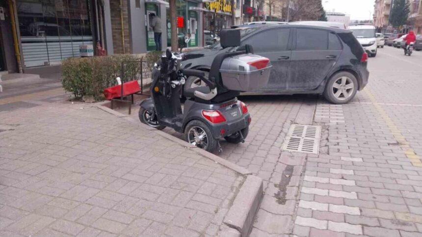 Tavşanlı’da trafik kazasında bir kişi yaralandı. Elektrikli motosiklet devrildi. Tavşanlı’da trafik kazasında bir kişi yaralandı. Elektrikli motosiklet devrildi.