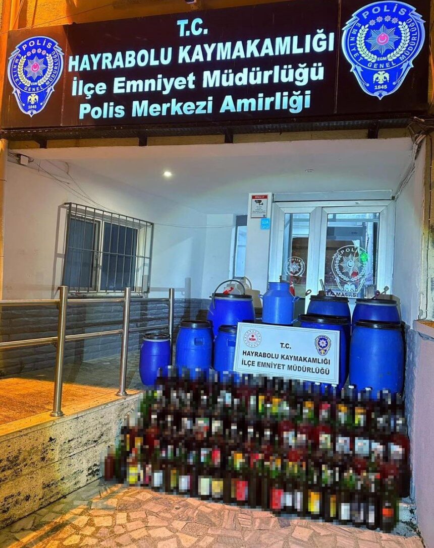 Hayrabolu’da düzenlenen operasyonda 665 litre kaçak ev yapımı şarap ele geçirildi. Hayrabolu’da düzenlenen operasyonda 665 litre kaçak ev yapımı şarap ele geçirildi.