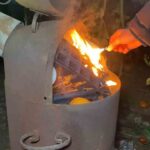 Mersin’de soğuk hava nedeniyle üreticiler zirai don riskine karşı sobalarla önlem alıyor.