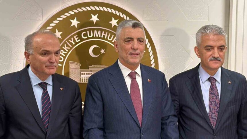 Ticaret Bakanı Ömer Bolat, esnaf ziyaretleri için Düzce’yi ziyaret etti. “Düzce, parlayan bir yıldız” dedi. Ticaret Bakanı Ömer Bolat, esnaf ziyaretleri için Düzce’yi ziyaret etti. “Düzce, parlayan bir yıldız” dedi.