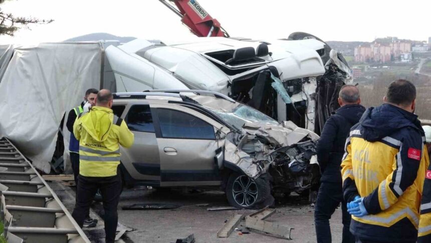 Samsun Canik’te kontrolden çıkan tırın çarpması sonucu bir kişi öldü, 3 kişi yaralandı. Samsun Canik’te kontrolden çıkan tırın çarpması sonucu bir kişi öldü, 3 kişi yaralandı.