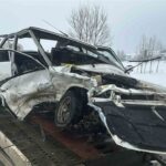 Kastamonu’nun Seydiler ilçesinde Tofaş-Fiat otomobil karşı şeride geçince başka bir araçla çarpıştı. 1 ölü, 2 yaralı.