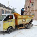 Tokat Belediyesi, yoğun kar yağışı sonrası ulaşım için sahada 7/24 çalışmalara devam ediyor.