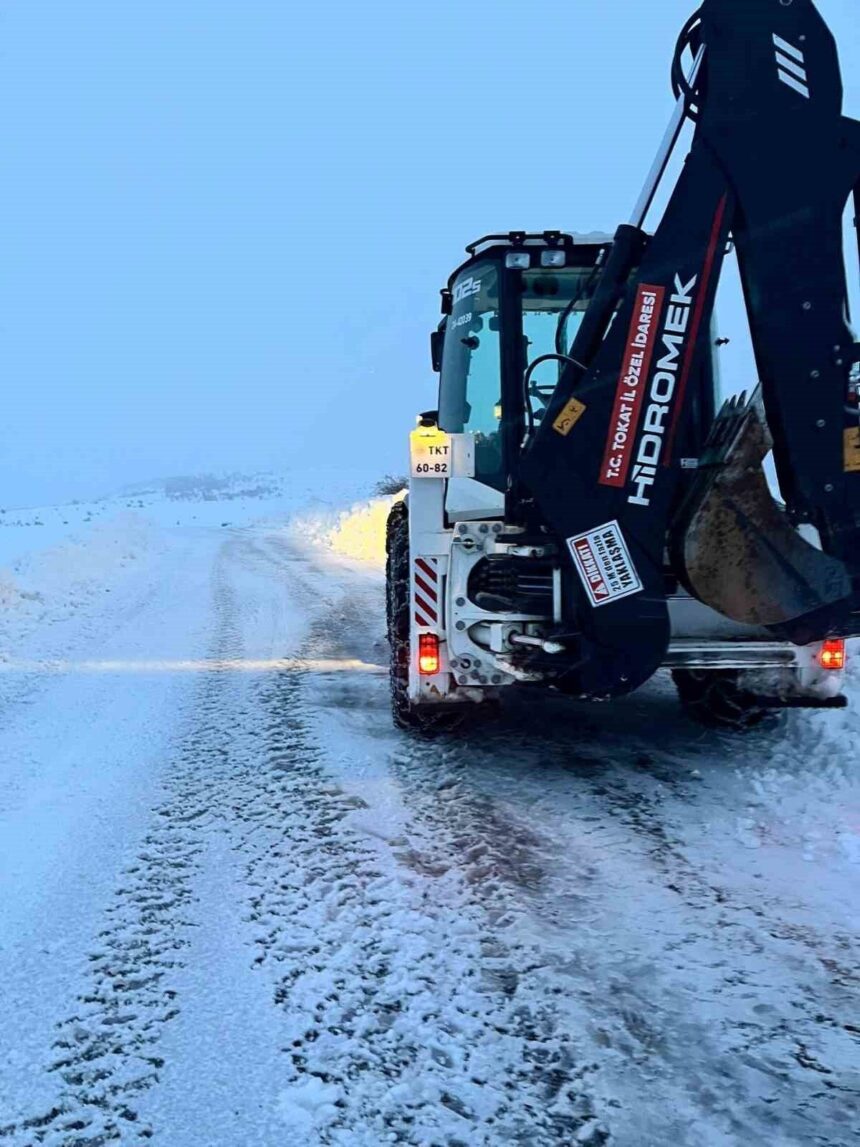 Tokat’ta Yoğun Kar Yağışı Nedeniyle 256 Köy Yolu Ulaşıma Kapandı Tokat’ta Yoğun Kar Yağışı Nedeniyle 256 Köy Yolu Ulaşıma Kapandı