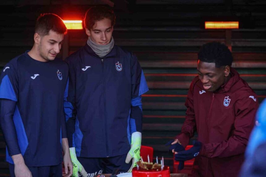 Trabzonspor, Galatasaray maçı hazırlıklarına iznin ardından başladı, yeni yıl antrenmanını gerçekleştirdi.