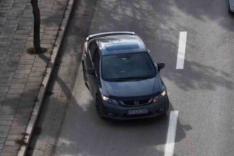 Kırıkkale’de dronla tespit edilen sürücüye, trafik ihlalleri nedeniyle 3 bin 965 lira ceza verildi.