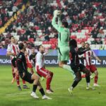 Antalyaspor, Süper Lig’de Gençlerbirliği’ni 2-1 yenerek önemli bir galibiyet aldı.