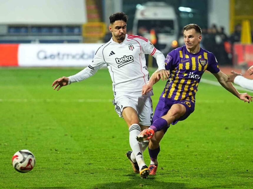 Trendyol Süper Lig’de 19. haftanın son maçında Eyüpspor ve Beşiktaş, Erdoğan Stadyumu’nda karşılaştı. İlk yarı Beşiktaş 1-0 önde tamamladı. Trendyol Süper Lig’de 19. haftanın son maçında Eyüpspor ve Beşiktaş, Erdoğan Stadyumu’nda karşılaştı. İlk yarı Beşiktaş 1-0 önde tamamladı.