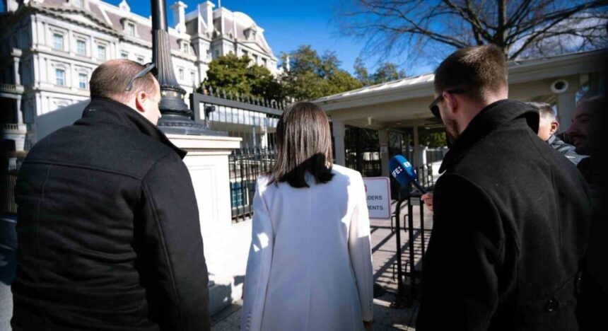 ABD Başkanı Trump, Beyaz Saray’da Venezuela muhalefet lideri Maria Corina Machado ile görüştü. ABD Başkanı Trump, Beyaz Saray’da Venezuela muhalefet lideri Maria Corina Machado ile görüştü.