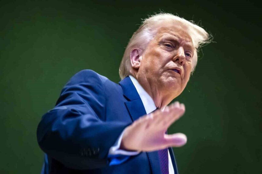 Trump, Kanada’nın Çin ile muhtemel ticaret anlaşmasını eleştirerek Carney’i hedef aldı. Trump, Kanada’nın Çin ile muhtemel ticaret anlaşmasını eleştirerek Carney’i hedef aldı.