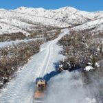 Tunceli’de kar yağışı sebebiyle 287 köy yolu ulaşıma kapandı, ekiplerin çalışmaları devam ediyor.