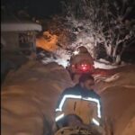 Koyungölü köyünde düşme sonucu ayağı kırılan 60 yaşındaki kadın, sağlık ekipleri tarafından hastaneye ulaştırıldı.