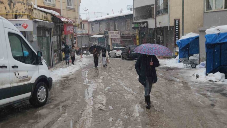 Meteoroloji 13. Bölge Müdürlüğü’nün uyarıları sonrası Tunceli’de kar ve fırtına etkisini gösterdi. Meteoroloji 13. Bölge Müdürlüğü’nün uyarıları sonrası Tunceli’de kar ve fırtına etkisini gösterdi.