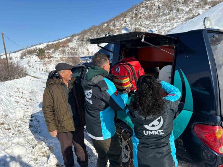 Tunceli’de kar nedeni ile köy yolunun kapanması sonucu diyaliz hastası Z.G. UMKE ile hastaneye ulaştırıldı.
