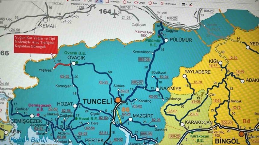 Tunceli’de yoğun kar yağışı ulaşımı olumsuz etkiledi, bazı yollar geçici olarak kapatıldı. Tunceli’de yoğun kar yağışı ulaşımı olumsuz etkiledi, bazı yollar geçici olarak kapatıldı.