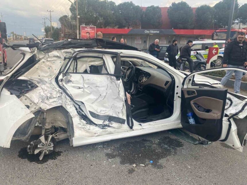 Turgutlu’da yolcu otobüsü ile otomobilin çarpıştığı kazada 1’i çocuk 3 kişi yaralandı.