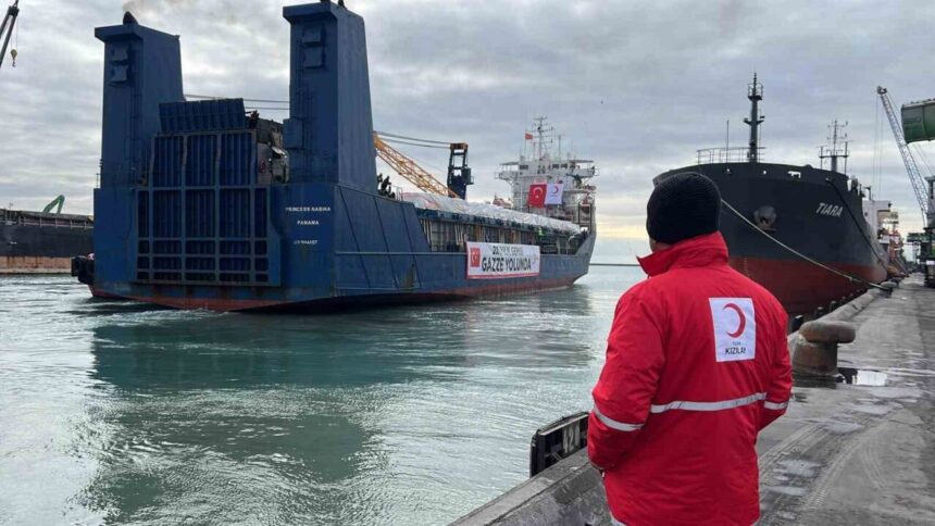 Türk Kızılay, Gazze’ye 20. İyilik Gemisi’ni gönderdi; 1.400 ton yardım malzemesi taşıyor. Türk Kızılay, Gazze’ye 20. İyilik Gemisi’ni gönderdi; 1.400 ton yardım malzemesi taşıyor.
