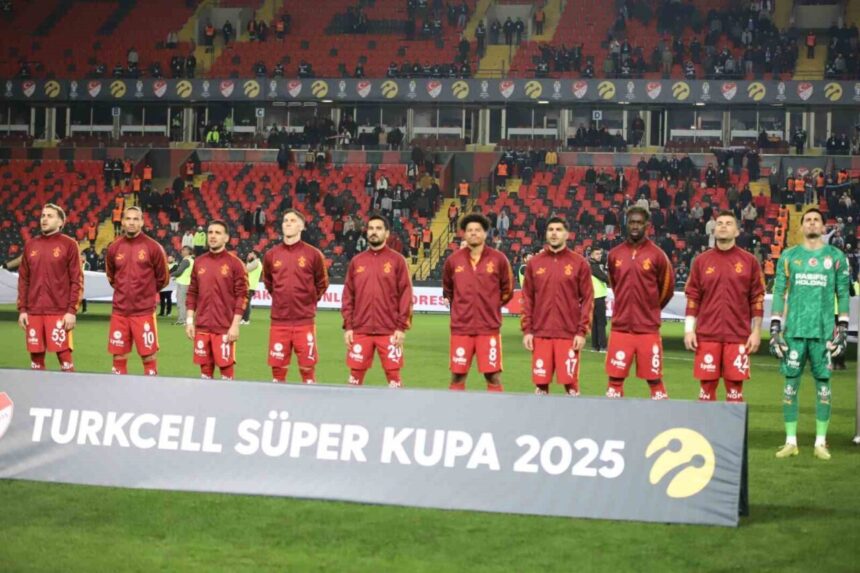 Turkcell Süper Kupa yarı finalinde Galatasaray ve Trabzonspor mücadele ediyor. İlk 15 dakika golsüz tamamlandı.