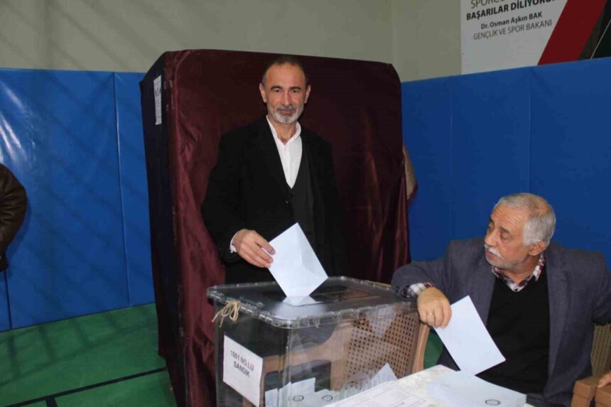 Türkeli Esnaf ve Sanatkârlar Odası’nın Olağan Genel Kurulu, ilçedeki spor salonunda yapıldı. Mevcut Başkan Ali Karahan, yeniden seçildi.